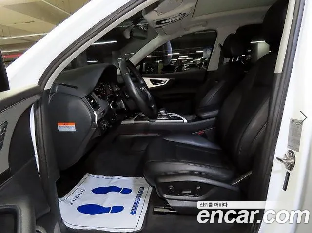 Audi Q7 2019 thumb 6