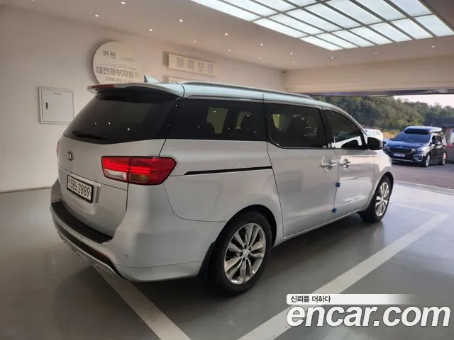 Kia Carnival 2016 thumb 4