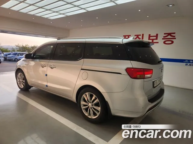Kia Carnival 2016 thumb 6
