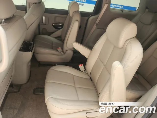 Kia Carnival 2016 thumb 8