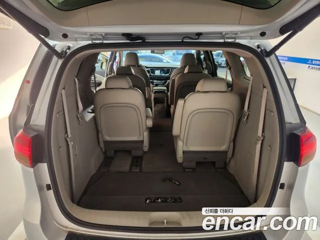 Kia Carnival 2016 thumb 9