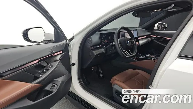 BMW 5-Series 2025 thumb 10