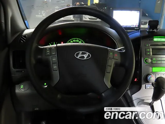 Hyundai Starex 2013 thumb 10