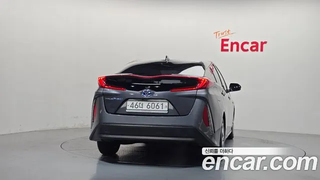 Toyota Prius 2017 thumb 4