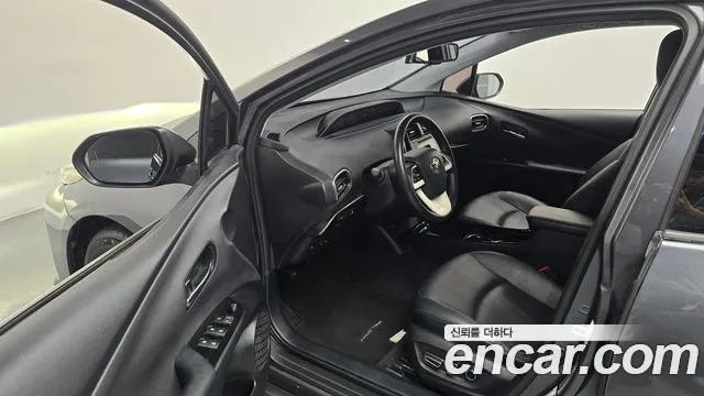 Toyota Prius 2017 thumb 10