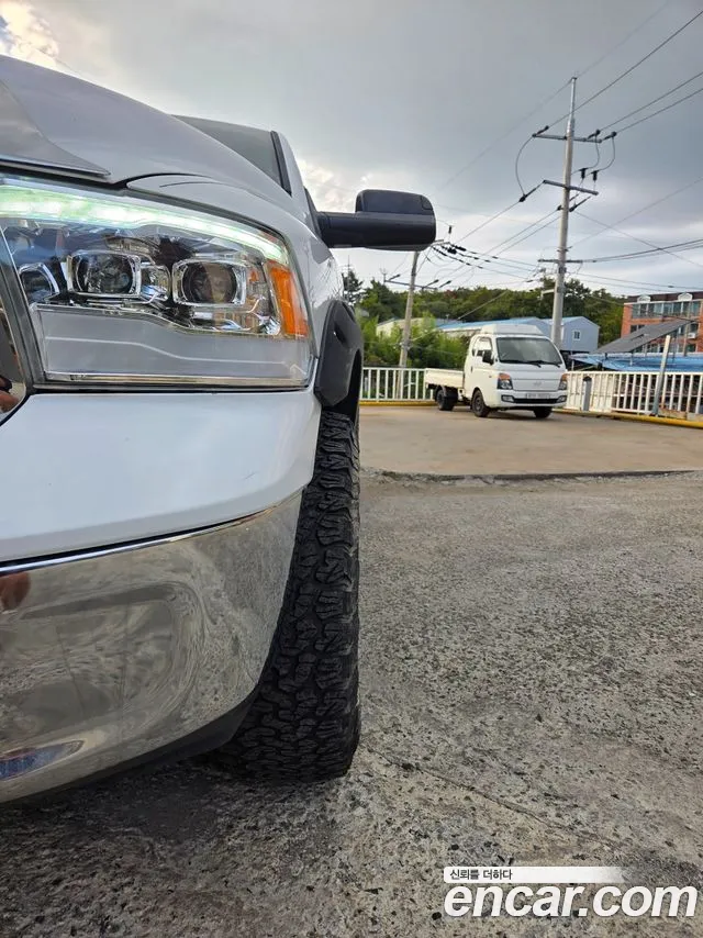 Dodge Ram Pick Up 2013 thumb 9