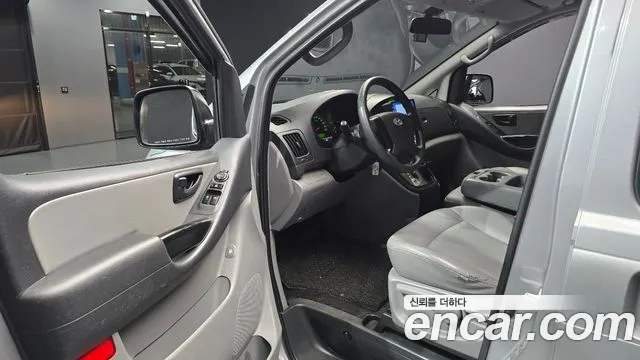 Hyundai Starex 2012 thumb 10