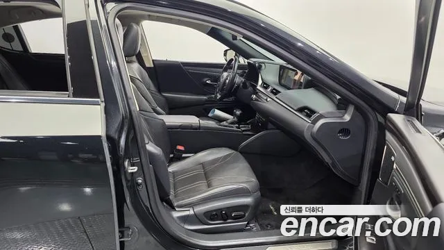 Lexus ES 2021 thumb 12