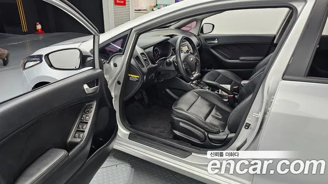 Kia K3 2016 thumb 9