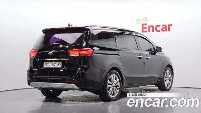 Kia Carnival 2017 thumb 2