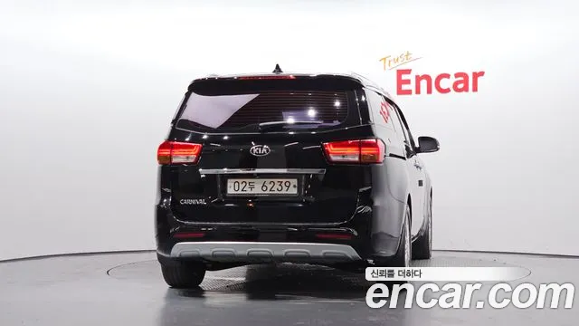 Kia Carnival 2017 thumb 4