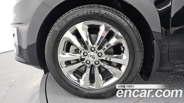 Kia Carnival 2017 thumb 5