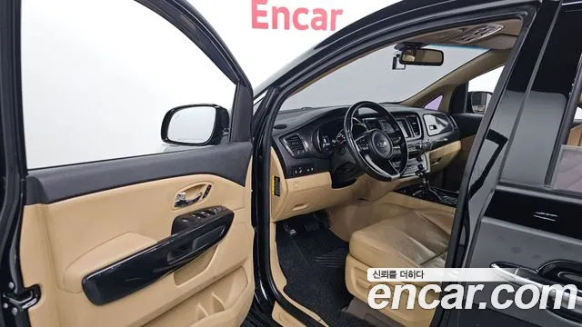 Kia Carnival 2017 thumb 10