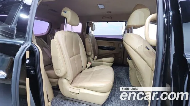 Kia Carnival 2017 thumb 11