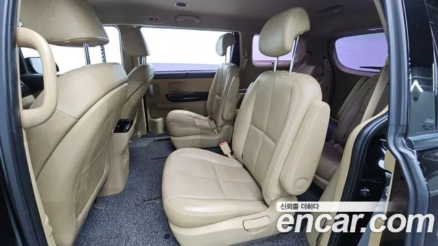 Kia Carnival 2017 thumb 12