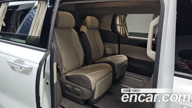 Kia Carnival 2021 thumb 10