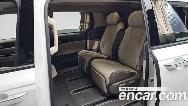 Kia Carnival 2021 thumb 11