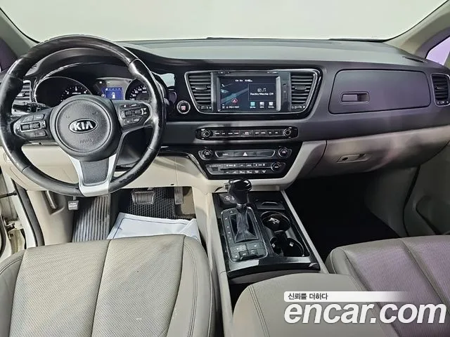 Kia Carnival 2016 thumb 5