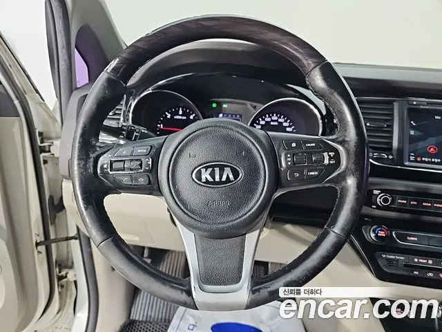 Kia Carnival 2016 thumb 7