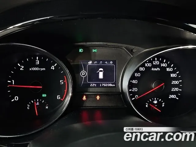 Kia Carnival 2016 thumb 8