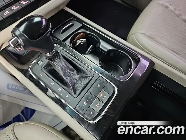 Kia Carnival 2016 thumb 9