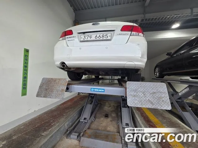 Subaru Legacy 2011 thumb 2