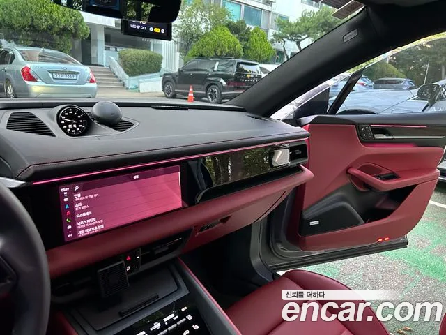 Porsche Macan 2024 thumb 8