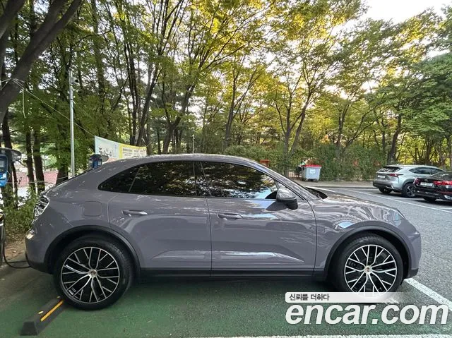 Porsche Macan 2024 thumb 11