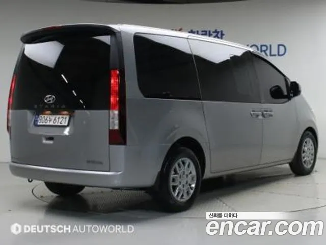 Hyundai Staria 2023 thumb 2
