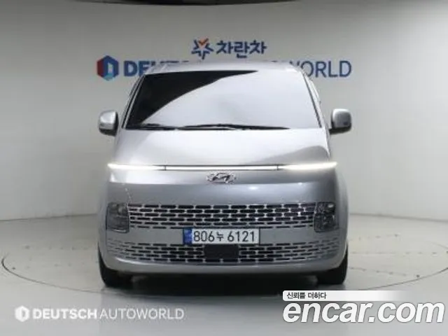 Hyundai Staria 2023 thumb 3