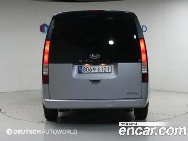 Hyundai Staria 2023 thumb 4
