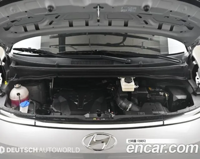 Hyundai Staria 2023 thumb 6