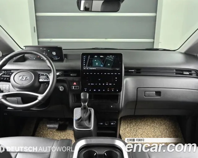 Hyundai Staria 2023 thumb 7