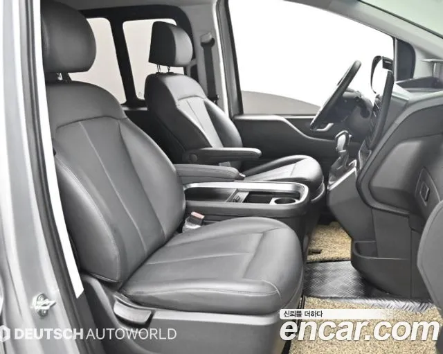 Hyundai Staria 2023 thumb 10