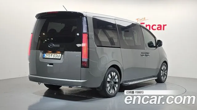 Hyundai Staria 2021 thumb 2
