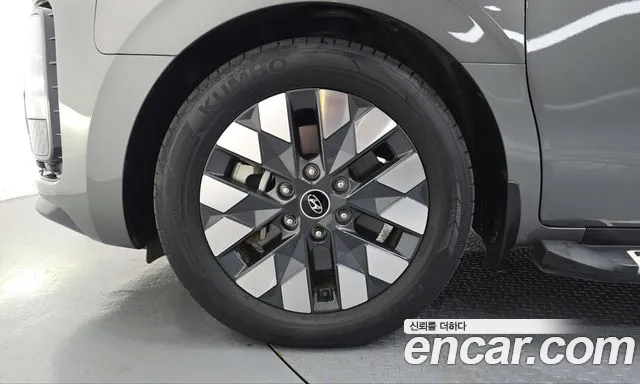 Hyundai Staria 2021 thumb 5