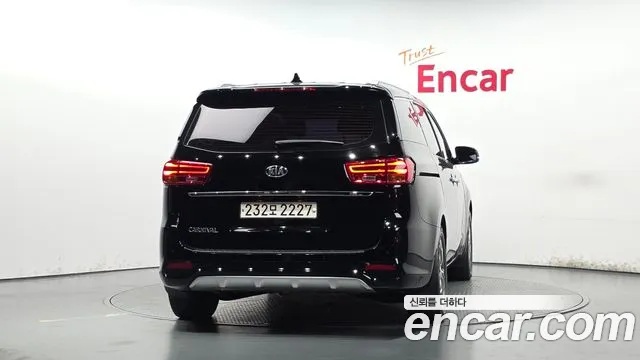 Kia Carnival 2018 thumb 4
