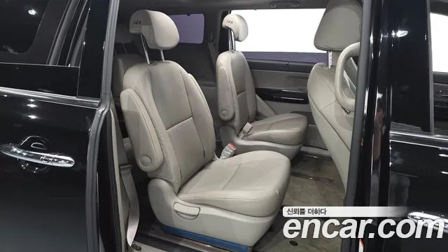 Kia Carnival 2018 thumb 11