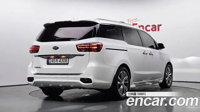 Kia Carnival 2019 thumb 2