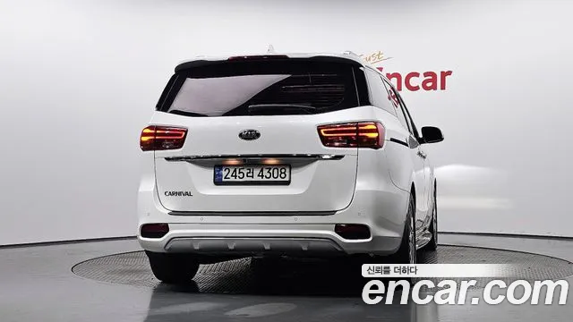 Kia Carnival 2019 thumb 4