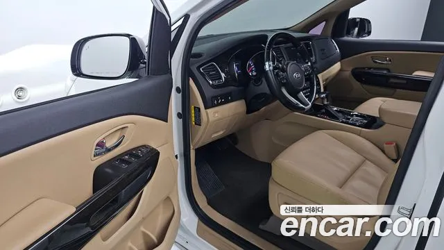 Kia Carnival 2019 thumb 10