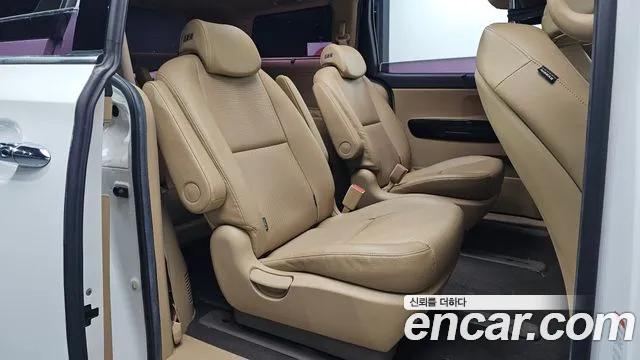 Kia Carnival 2019 thumb 11