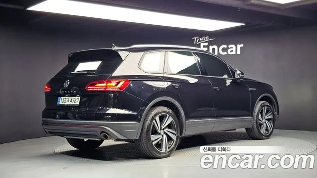 Volkswagen Touareg 2020 thumb 2