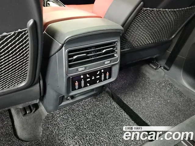 Audi SQ8 2020 thumb 10