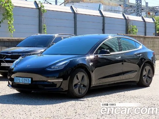 Tesla Model 3 2020 thumb 2