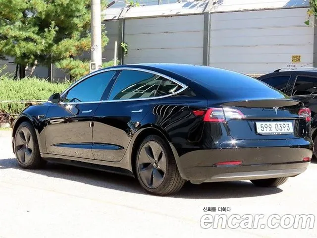 Tesla Model 3 2020 thumb 3
