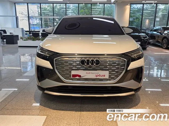 Audi Q4 e-tron 2023 thumb 2