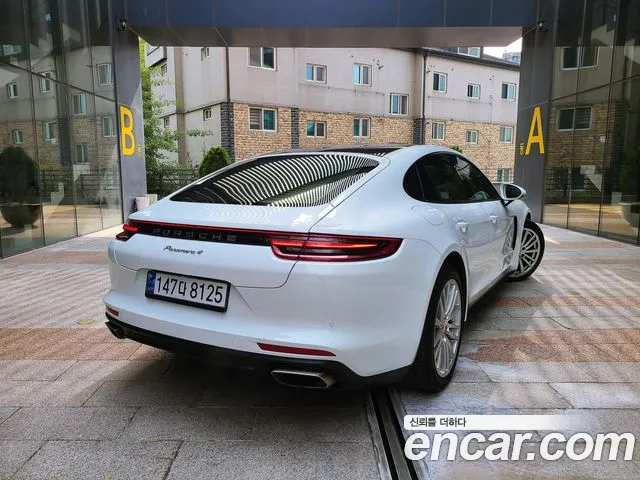 Porsche Panamera 2018 thumb 3