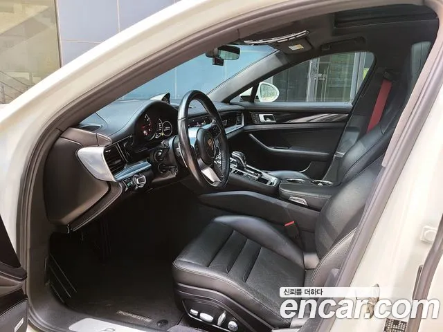 Porsche Panamera 2018 thumb 4