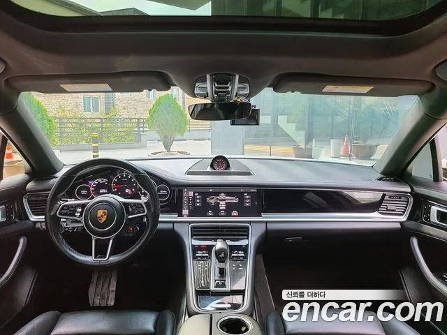 Porsche Panamera 2018 thumb 5